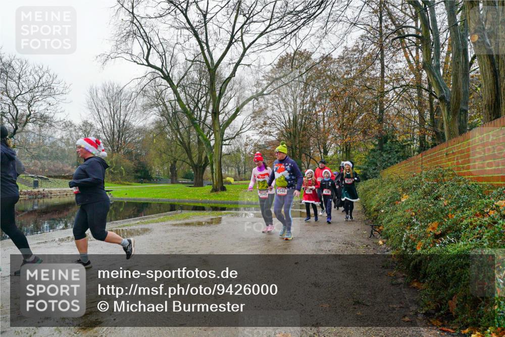 07.12.2025 - St. Pauli X-Mass-Run No. 15 Michael Burmester http://msf.ph/oto/9426000 07.12.2025 09:46:13 Laufen 2545, 2546, 437 meine-sportfotos.de