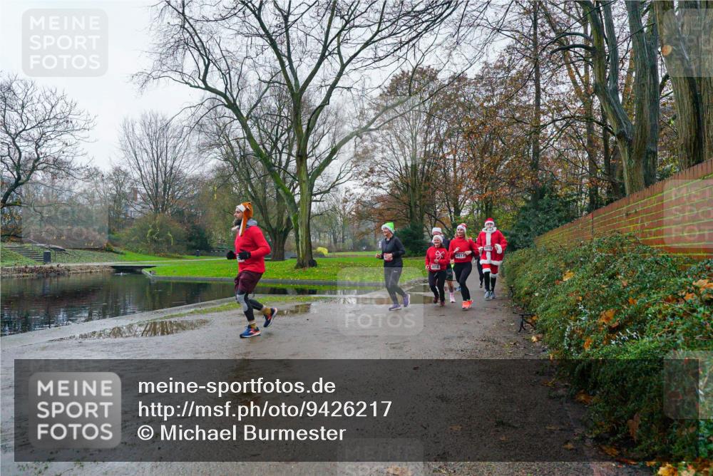 07.12.2025 - St. Pauli X-Mass-Run No. 15 Michael Burmester http://msf.ph/oto/9426217 07.12.2025 10:02:19 Laufen 2818, 2817 meine-sportfotos.de