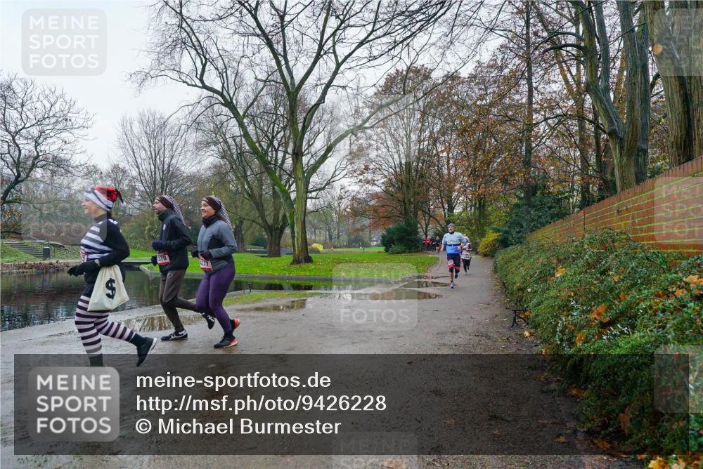 07.12.2025 - St. Pauli X-Mass-Run No. 15 Michael Burmester http://msf.ph/oto/9426228 07.12.2025 10:02:34 Laufen 378 meine-sportfotos.de