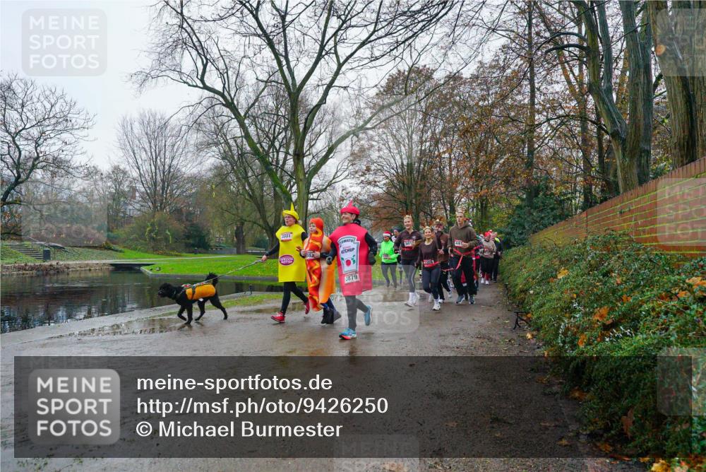 07.12.2025 - St. Pauli X-Mass-Run No. 15 Michael Burmester http://msf.ph/oto/9426250 07.12.2025 10:03:13 Laufen 3881, 501, 3879 meine-sportfotos.de
