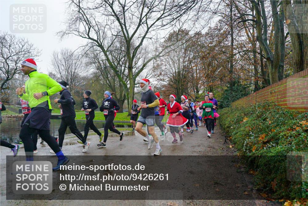 07.12.2025 - St. Pauli X-Mass-Run No. 15 Michael Burmester http://msf.ph/oto/9426261 07.12.2025 10:03:20 Laufen 598, 3699, 1977 meine-sportfotos.de