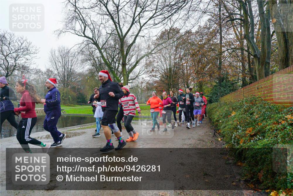 07.12.2025 - St. Pauli X-Mass-Run No. 15 Michael Burmester http://msf.ph/oto/9426281 07.12.2025 10:03:35 Laufen 453, 431, 4092, 2001, 4093, 3073, 3079 meine-sportfotos.de