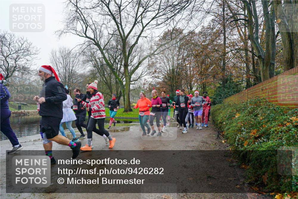 07.12.2025 - St. Pauli X-Mass-Run No. 15 Michael Burmester http://msf.ph/oto/9426282 07.12.2025 10:03:36 Laufen 4538, 17, 2001, 922, 4093 meine-sportfotos.de