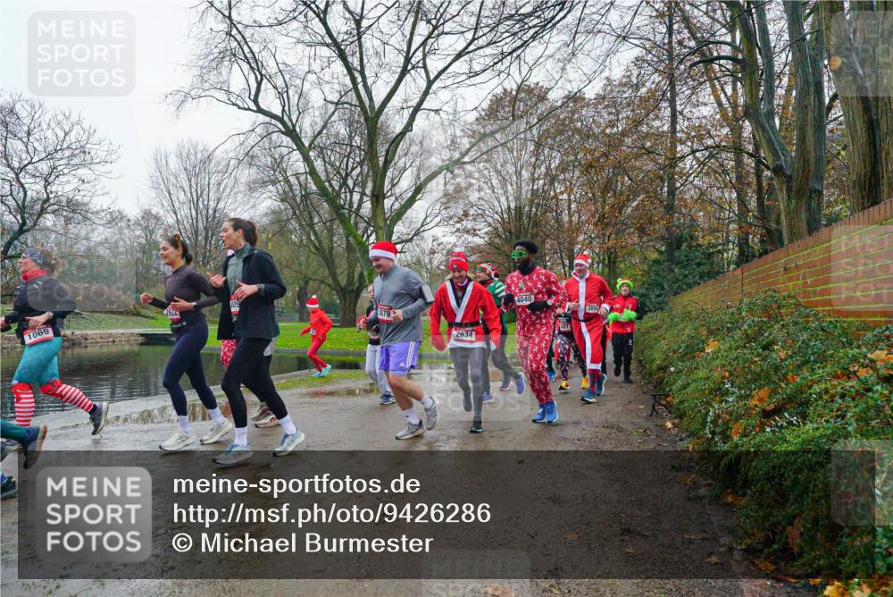 07.12.2025 - St. Pauli X-Mass-Run No. 15 Michael Burmester http://msf.ph/oto/9426286 07.12.2025 10:03:38 Laufen 1069, 2922, 409, 3079, 2634, 4040 meine-sportfotos.de