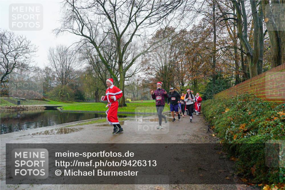 07.12.2025 - St. Pauli X-Mass-Run No. 15 Michael Burmester http://msf.ph/oto/9426313 07.12.2025 10:04:02 Laufen 4532, 4531 meine-sportfotos.de