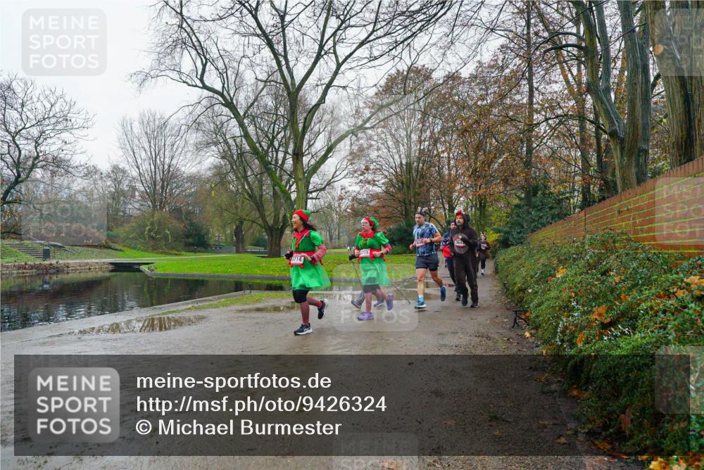 07.12.2025 - St. Pauli X-Mass-Run No. 15 Michael Burmester http://msf.ph/oto/9426324 07.12.2025 10:04:09 Laufen 3714 meine-sportfotos.de