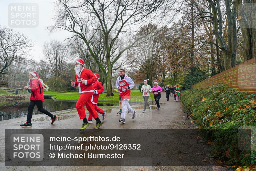 07.12.2025 - St. Pauli X-Mass-Run No. 15 Michael Burmester http://msf.ph/oto/9426352 07.12.2025 10:04:36 Laufen 149, 2215, 1698 meine-sportfotos.de