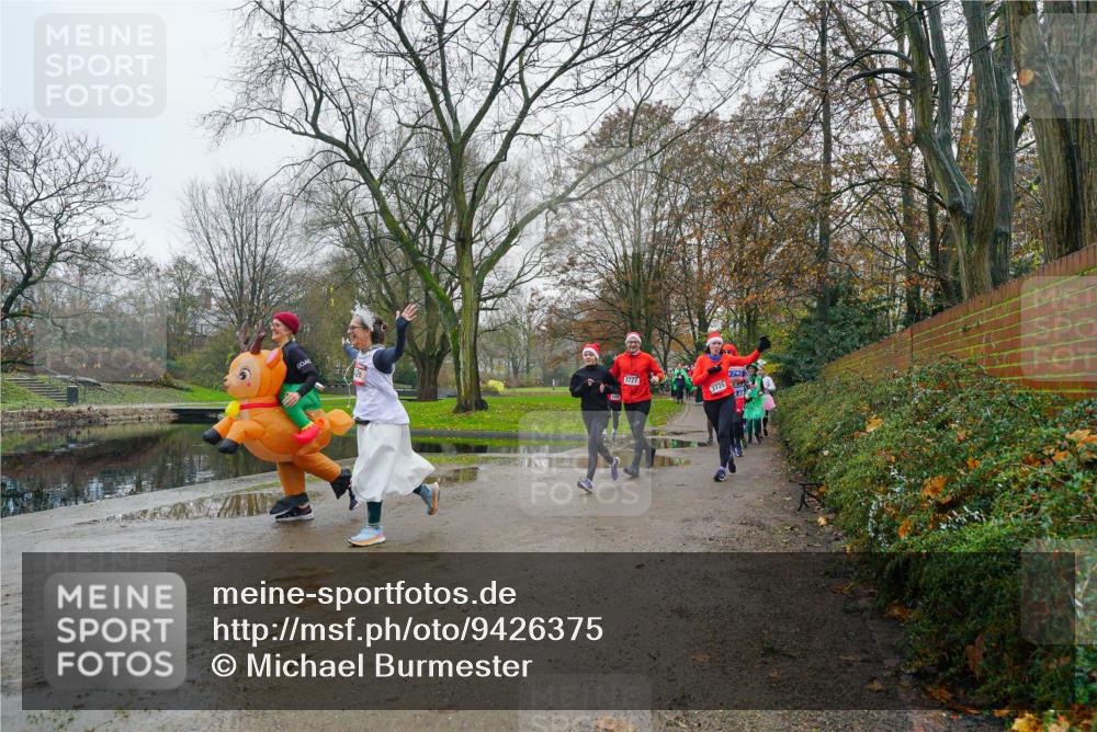 07.12.2025 - St. Pauli X-Mass-Run No. 15 Michael Burmester http://msf.ph/oto/9426375 07.12.2025 10:05:15 Laufen 3727, 3729 meine-sportfotos.de