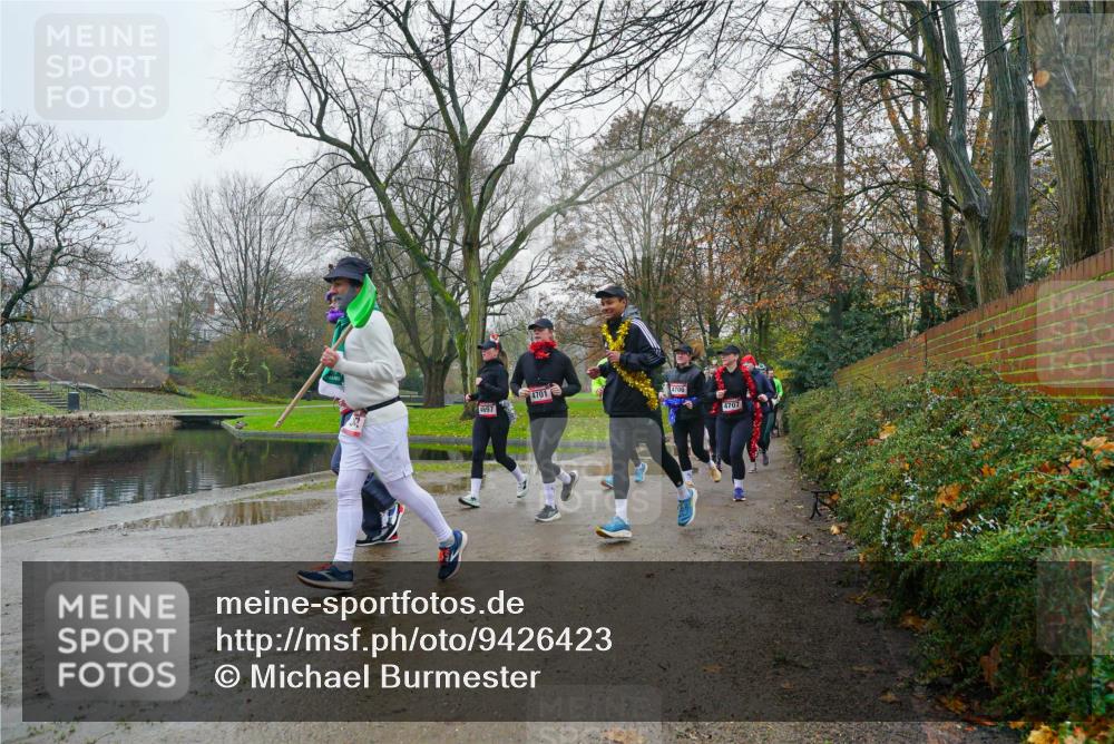 07.12.2025 - St. Pauli X-Mass-Run No. 15 Michael Burmester http://msf.ph/oto/9426423 07.12.2025 10:06:09 Laufen 4701, 4697, 4707 meine-sportfotos.de