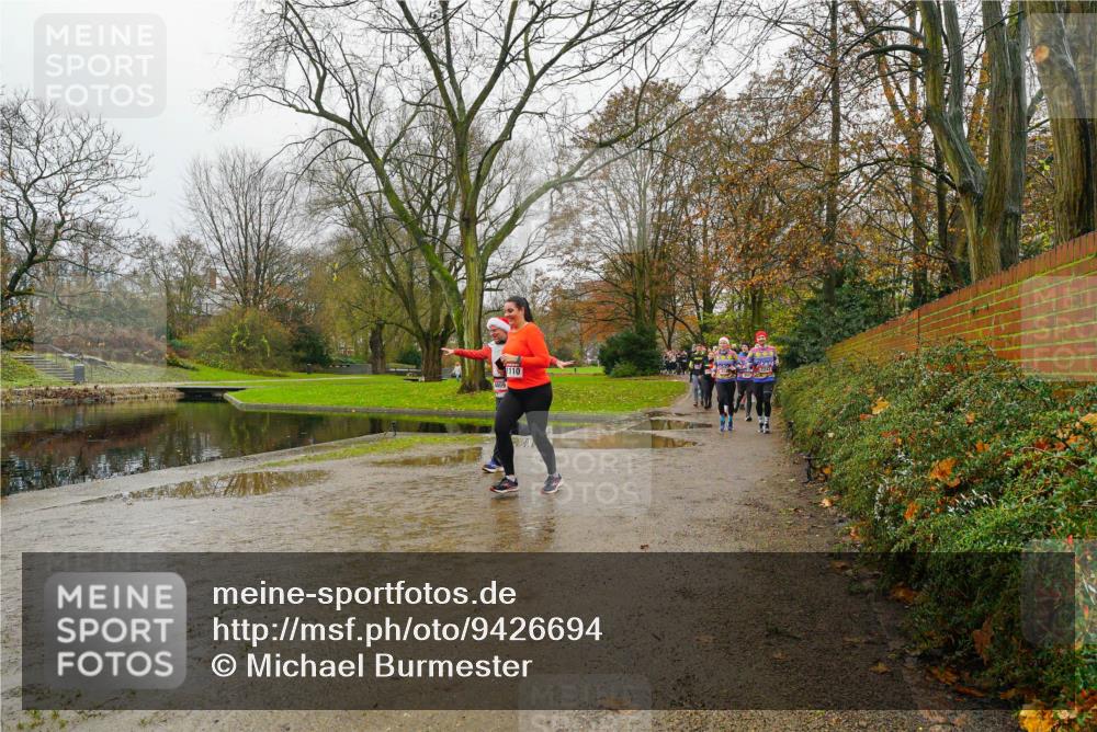 07.12.2025 - St. Pauli X-Mass-Run No. 15 Michael Burmester http://msf.ph/oto/9426694 07.12.2025 10:43:38 Laufen 1110 meine-sportfotos.de