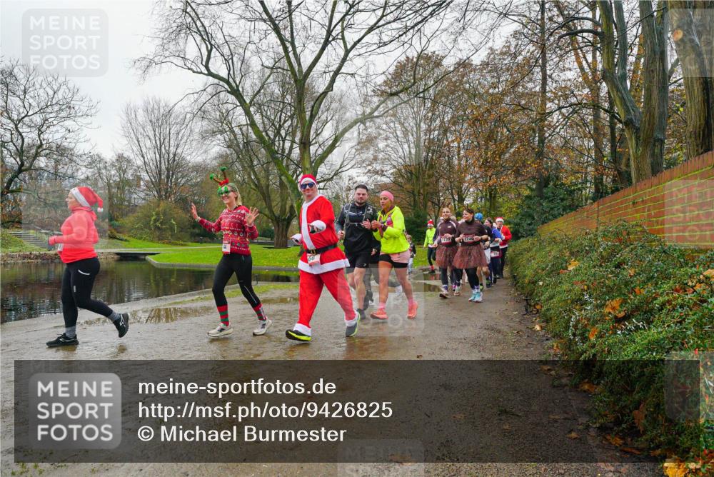 07.12.2025 - St. Pauli X-Mass-Run No. 15 Michael Burmester http://msf.ph/oto/9426825 07.12.2025 10:46:27 Laufen 66, 1739, 1740 meine-sportfotos.de