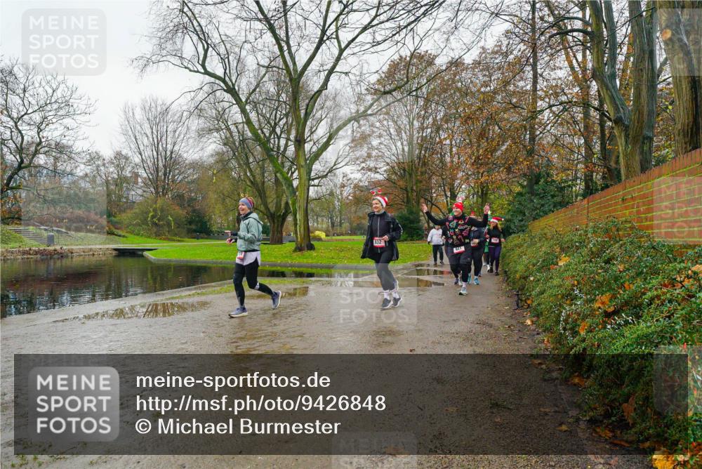 07.12.2025 - St. Pauli X-Mass-Run No. 15 Michael Burmester http://msf.ph/oto/9426848 07.12.2025 10:46:55 Laufen 832, 841 meine-sportfotos.de
