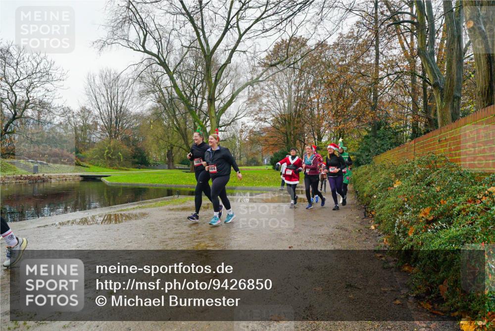 07.12.2025 - St. Pauli X-Mass-Run No. 15 Michael Burmester http://msf.ph/oto/9426850 07.12.2025 10:46:57 Laufen 1662, 1664 meine-sportfotos.de