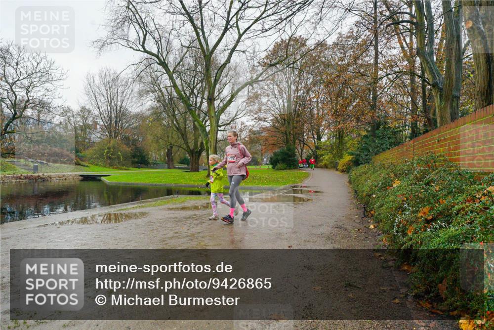 07.12.2025 - St. Pauli X-Mass-Run No. 15 Michael Burmester http://msf.ph/oto/9426865 07.12.2025 10:47:47 Laufen 1282 meine-sportfotos.de