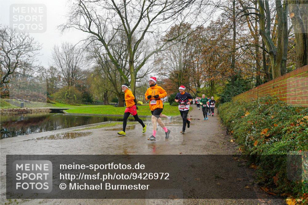 07.12.2025 - St. Pauli X-Mass-Run No. 15 Michael Burmester http://msf.ph/oto/9426972 07.12.2025 11:02:05 Laufen 2064, 2062 meine-sportfotos.de