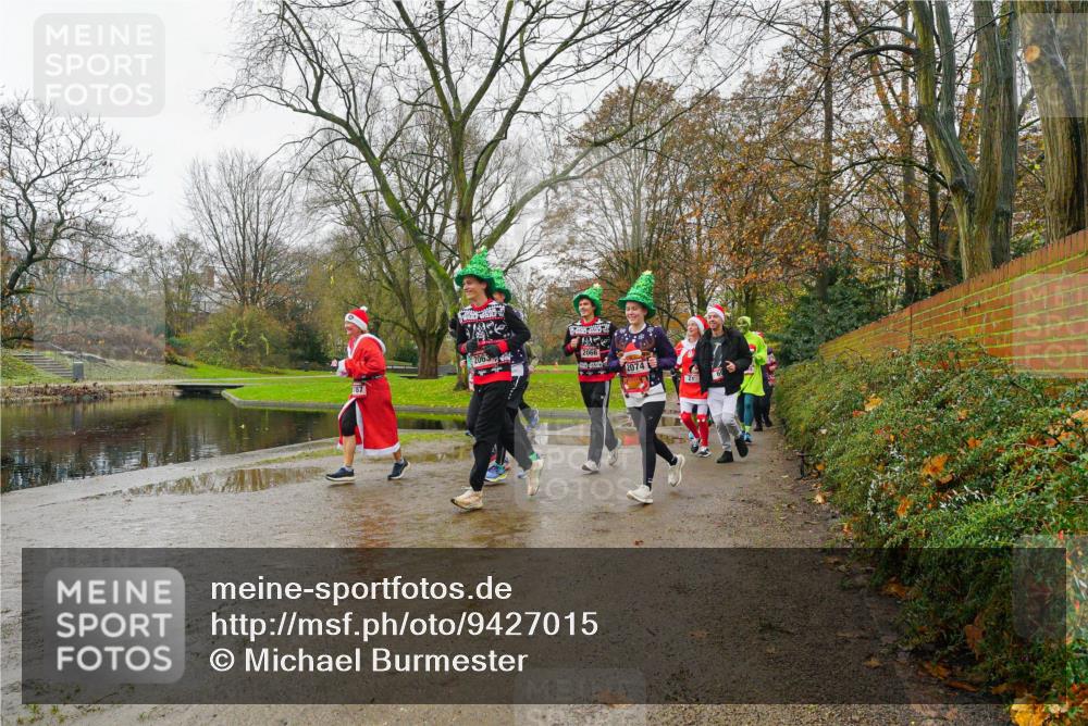 07.12.2025 - St. Pauli X-Mass-Run No. 15 Michael Burmester http://msf.ph/oto/9427015 07.12.2025 11:03:41 Laufen 2063, 2066, 2074, 2 meine-sportfotos.de