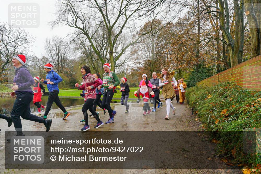 07.12.2025 - St. Pauli X-Mass-Run No. 15 Michael Burmester http://msf.ph/oto/9427022 07.12.2025 11:03:46 Laufen 2386, 142, 071, 2388 meine-sportfotos.de