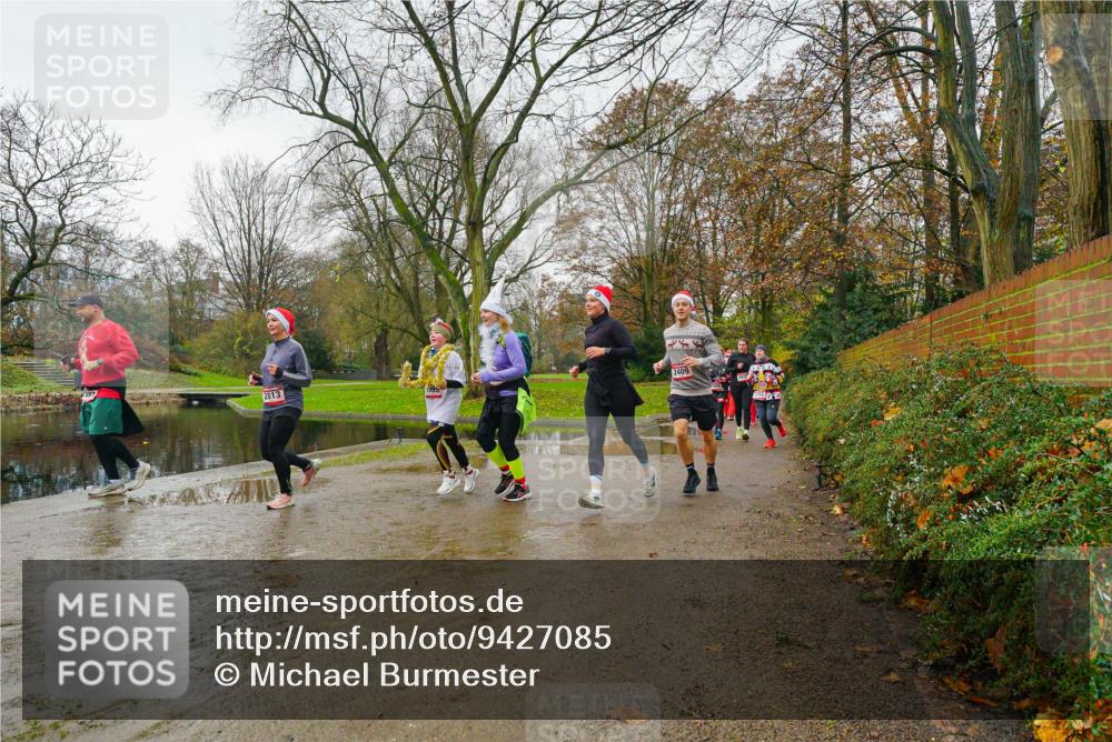 07.12.2025 - St. Pauli X-Mass-Run No. 15 Michael Burmester http://msf.ph/oto/9427085 07.12.2025 11:05:12 Laufen 2813, 2409 meine-sportfotos.de