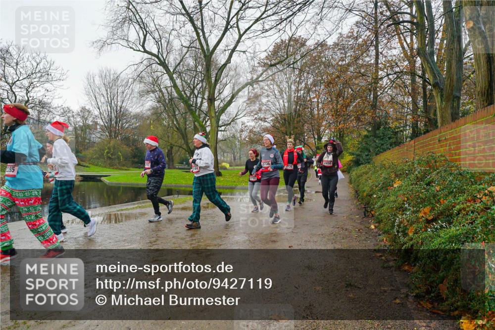 07.12.2025 - St. Pauli X-Mass-Run No. 15 Michael Burmester http://msf.ph/oto/9427119 07.12.2025 11:06:05 Laufen 2285, 2736, 739, 2450 meine-sportfotos.de