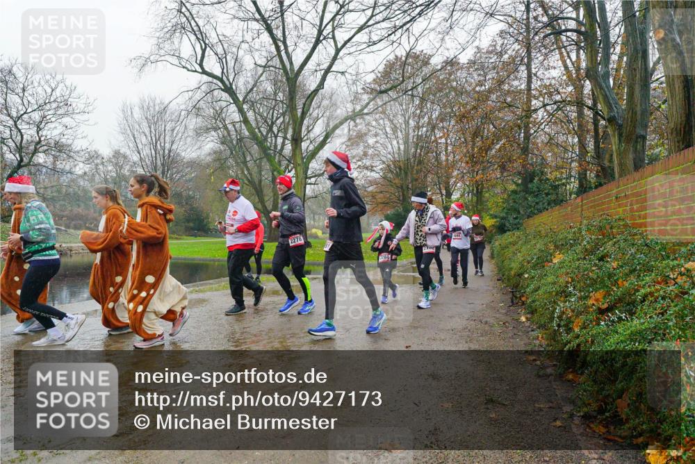07.12.2025 - St. Pauli X-Mass-Run No. 15 Michael Burmester http://msf.ph/oto/9427173 07.12.2025 11:07:18 Laufen 2278, 2284 meine-sportfotos.de