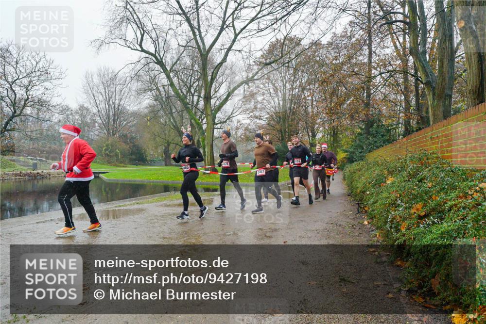 07.12.2025 - St. Pauli X-Mass-Run No. 15 Michael Burmester http://msf.ph/oto/9427198 07.12.2025 11:08:13 Laufen 2465, 12476, 2467, 153 meine-sportfotos.de