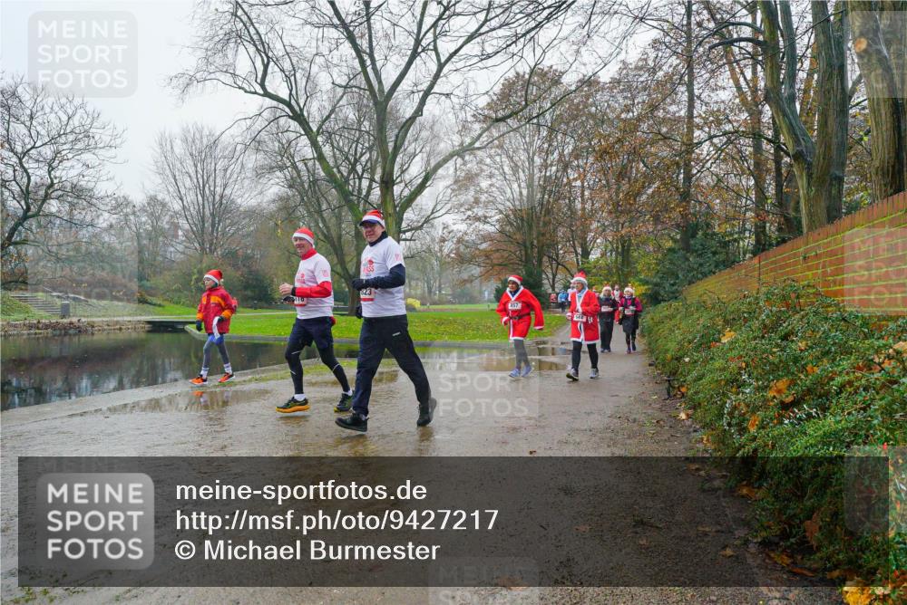 07.12.2025 - St. Pauli X-Mass-Run No. 15 Michael Burmester http://msf.ph/oto/9427217 07.12.2025 11:08:37 Laufen 823, 857 meine-sportfotos.de