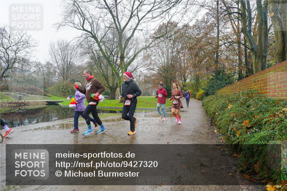 07.12.2025 - St. Pauli X-Mass-Run No. 15 Michael Burmester http://msf.ph/oto/9427320 07.12.2025 11:21:12 Laufen 2561, 1843, 1838 meine-sportfotos.de