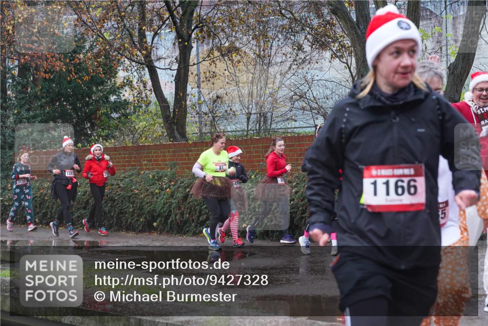 07.12.2025 - St. Pauli X-Mass-Run No. 15 Michael Burmester http://msf.ph/oto/9427328 07.12.2025 10:24:31 Laufen 1267, 3132, 81, 2488, 1166, 5 meine-sportfotos.de