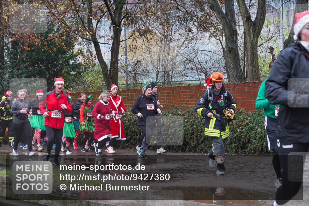 07.12.2025 - St. Pauli X-Mass-Run No. 15 Michael Burmester http://msf.ph/oto/9427380 07.12.2025 10:24:47 Laufen 7, 733, 3022, 293, 51, 1059, 2327, 27 meine-sportfotos.de
