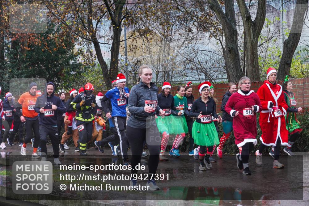 07.12.2025 - St. Pauli X-Mass-Run No. 15 Michael Burmester http://msf.ph/oto/9427391 07.12.2025 10:24:50 Laufen 4593, 303, 2734, 262, 2324, 1041, 2733, 12, 1040, 513, 553, 2921, 1059, 0, 245 meine-sportfotos.de