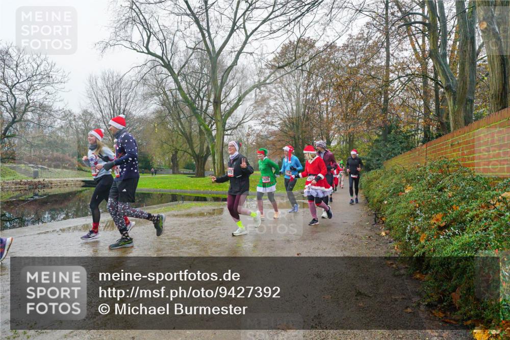 07.12.2025 - St. Pauli X-Mass-Run No. 15 Michael Burmester http://msf.ph/oto/9427392 07.12.2025 11:22:09 Laufen 3920, 921 meine-sportfotos.de
