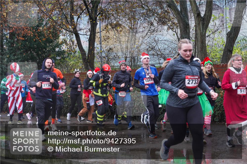 07.12.2025 - St. Pauli X-Mass-Run No. 15 Michael Burmester http://msf.ph/oto/9427395 07.12.2025 10:24:51 Laufen 1171, 1965, 2734, 1167, 262, 4622, 1041, 2733, 05, 513 meine-sportfotos.de