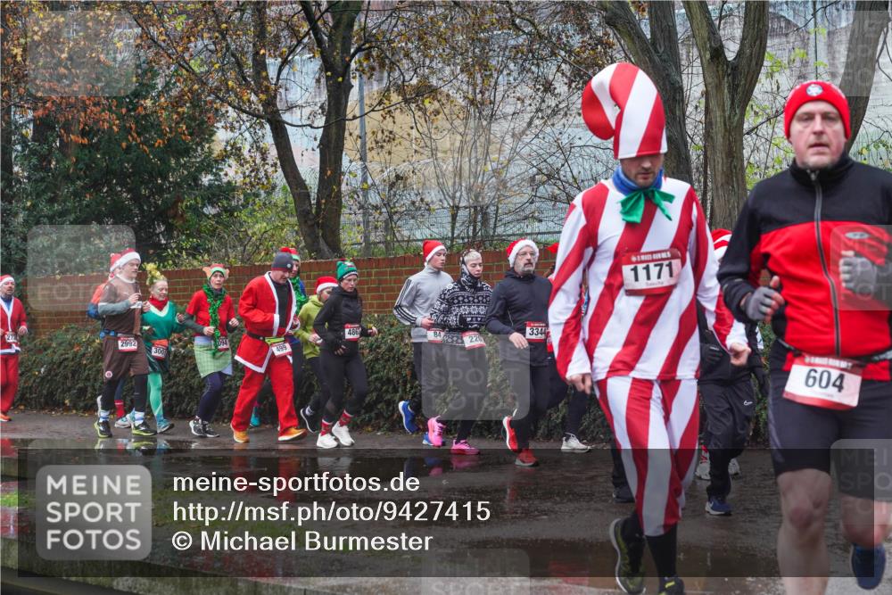 07.12.2025 - St. Pauli X-Mass-Run No. 15 Michael Burmester http://msf.ph/oto/9427415 07.12.2025 10:24:56 Laufen 271, 2992, 094, 4863, 300, 499, 84, 220, 3344, 1171, 604 meine-sportfotos.de