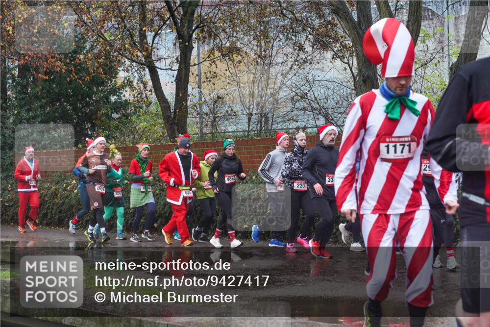 07.12.2025 - St. Pauli X-Mass-Run No. 15 Michael Burmester http://msf.ph/oto/9427417 07.12.2025 10:24:57 Laufen 2724, 2992, 4863, 300, 3001, 220, 499, 33, 1171, 29, 22 meine-sportfotos.de