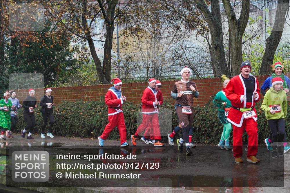 07.12.2025 - St. Pauli X-Mass-Run No. 15 Michael Burmester http://msf.ph/oto/9427429 07.12.2025 10:25:00 Laufen 096, 27, 2992, 30, 200, 499, 506 meine-sportfotos.de