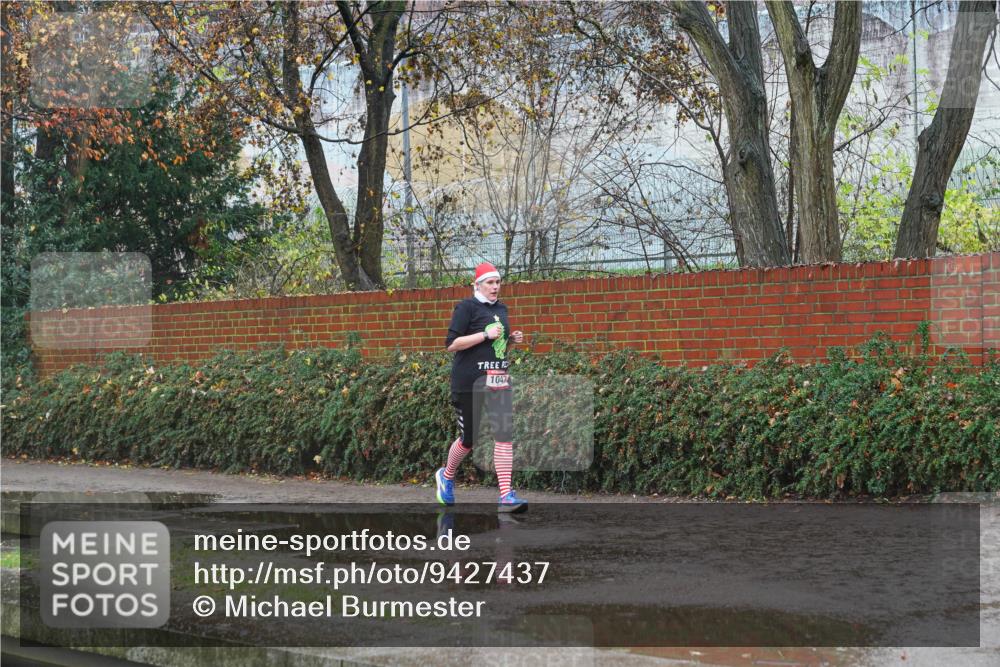 07.12.2025 - St. Pauli X-Mass-Run No. 15 Michael Burmester http://msf.ph/oto/9427437 07.12.2025 10:25:12 Laufen 1047 meine-sportfotos.de