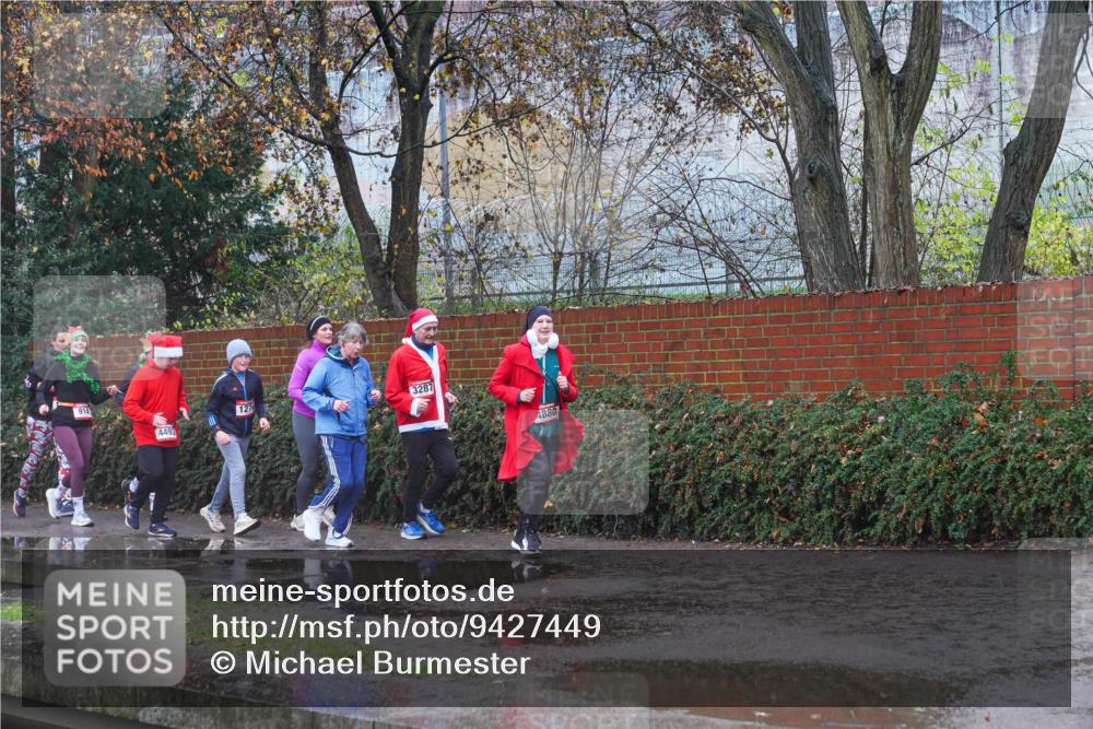 07.12.2025 - St. Pauli X-Mass-Run No. 15 Michael Burmester http://msf.ph/oto/9427449 07.12.2025 10:25:30 Laufen 914, 449, 127, 3287, 4880 meine-sportfotos.de