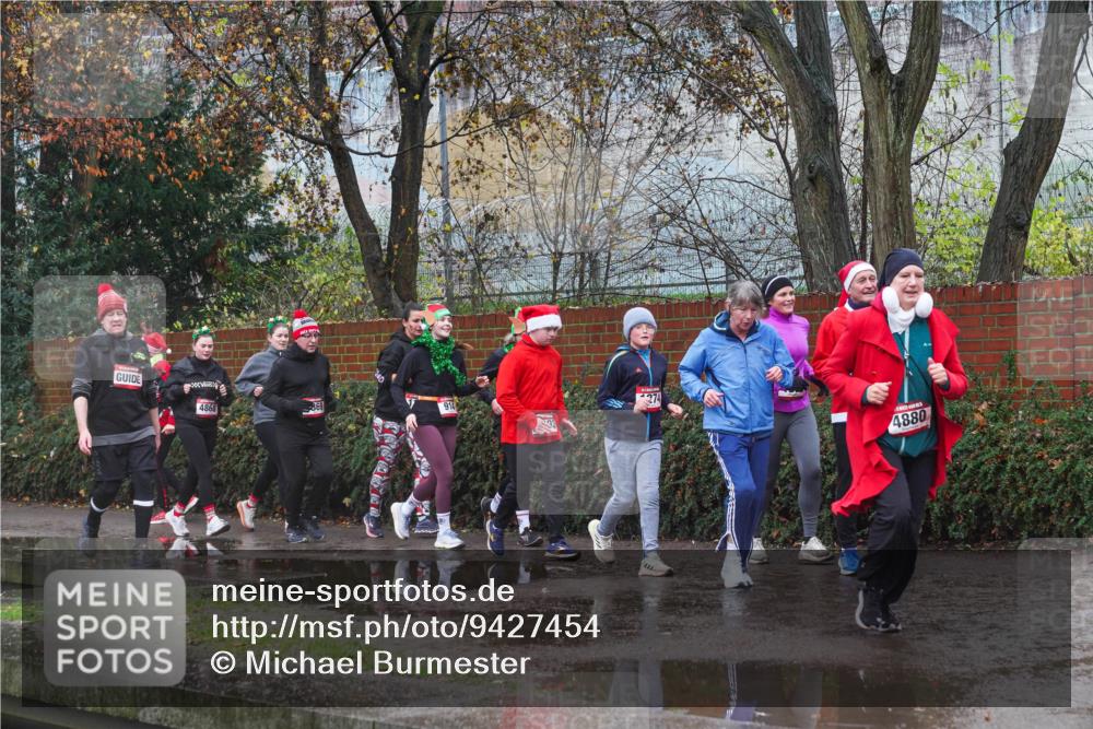 07.12.2025 - St. Pauli X-Mass-Run No. 15 Michael Burmester http://msf.ph/oto/9427454 07.12.2025 10:25:32 Laufen 4868, 869, 914, 274, 4880 meine-sportfotos.de