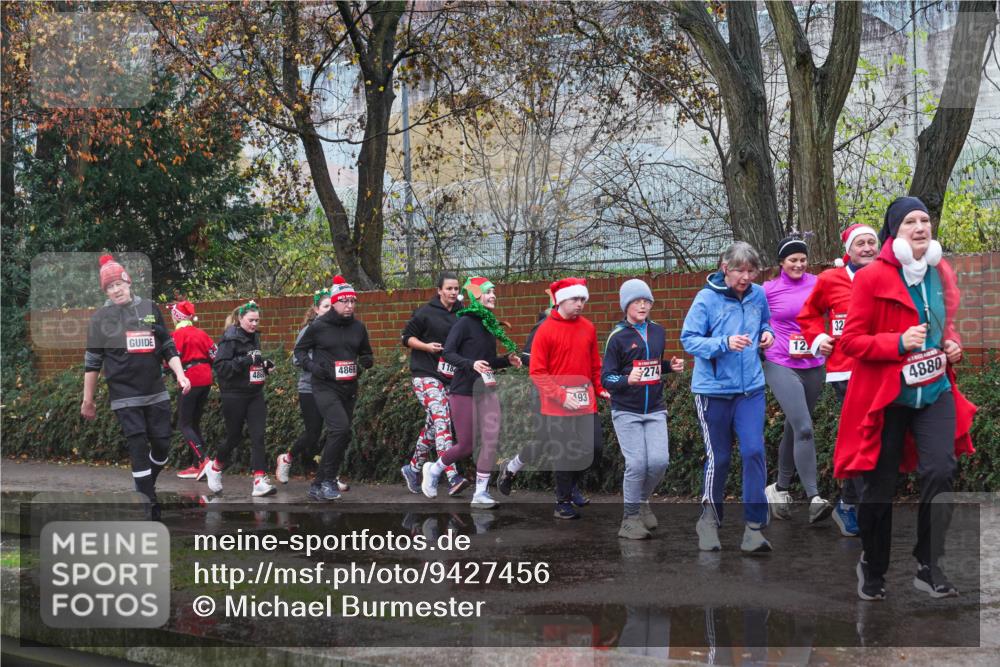 07.12.2025 - St. Pauli X-Mass-Run No. 15 Michael Burmester http://msf.ph/oto/9427456 07.12.2025 10:25:32 Laufen 486, 4869, 1187, 274, 93, 12, 32, 4880 meine-sportfotos.de