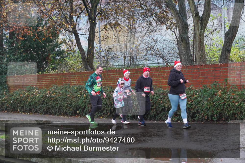 07.12.2025 - St. Pauli X-Mass-Run No. 15 Michael Burmester http://msf.ph/oto/9427480 07.12.2025 10:25:49 Laufen 2, 764, 2765, 3952 meine-sportfotos.de