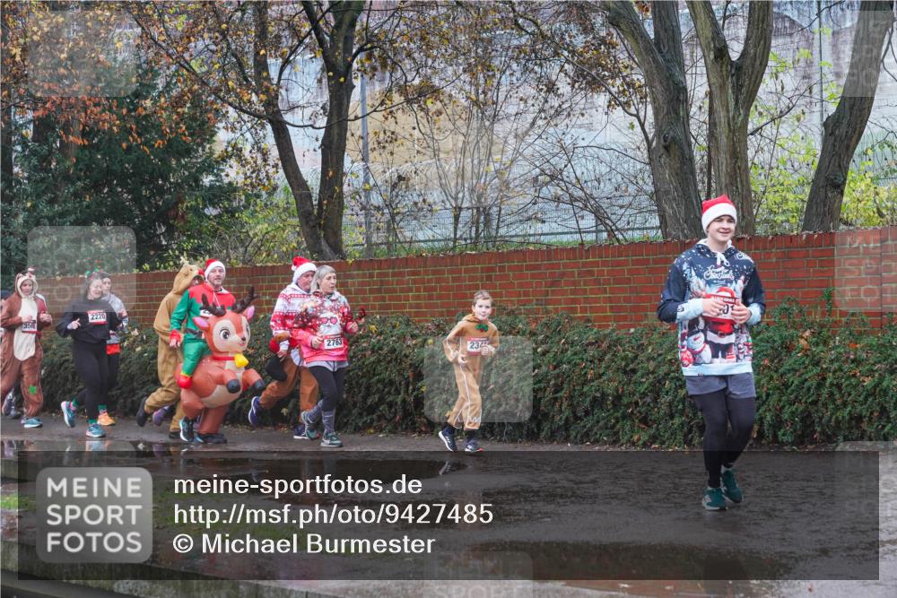 07.12.2025 - St. Pauli X-Mass-Run No. 15 Michael Burmester http://msf.ph/oto/9427485 07.12.2025 10:25:55 Laufen 3558, 2220, 2763, 234 meine-sportfotos.de