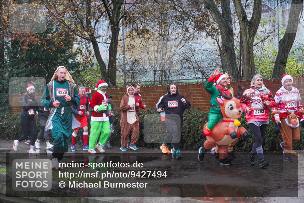 07.12.2025 - St. Pauli X-Mass-Run No. 15 Michael Burmester http://msf.ph/oto/9427494 07.12.2025 10:25:58 Laufen 215, 4229, 2028, 2339, 3558, 2220, 19, 2763, 2340 meine-sportfotos.de