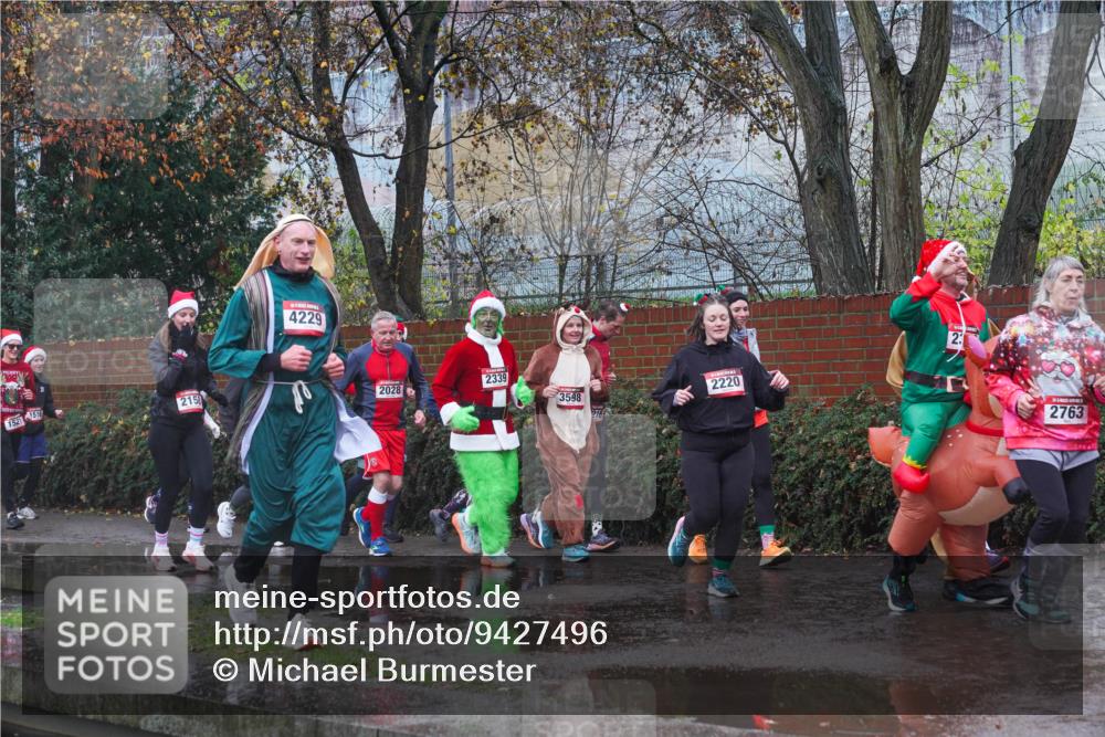 07.12.2025 - St. Pauli X-Mass-Run No. 15 Michael Burmester http://msf.ph/oto/9427496 07.12.2025 10:25:59 Laufen 1521, 1516, 215, 4229, 2339, 2028, 2220, 3598, 216, 23, 2763 meine-sportfotos.de