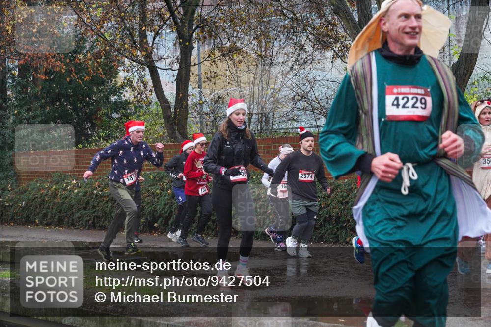 07.12.2025 - St. Pauli X-Mass-Run No. 15 Michael Burmester http://msf.ph/oto/9427504 07.12.2025 10:26:01 Laufen 1517, 152, 2574, 4229, 355 meine-sportfotos.de