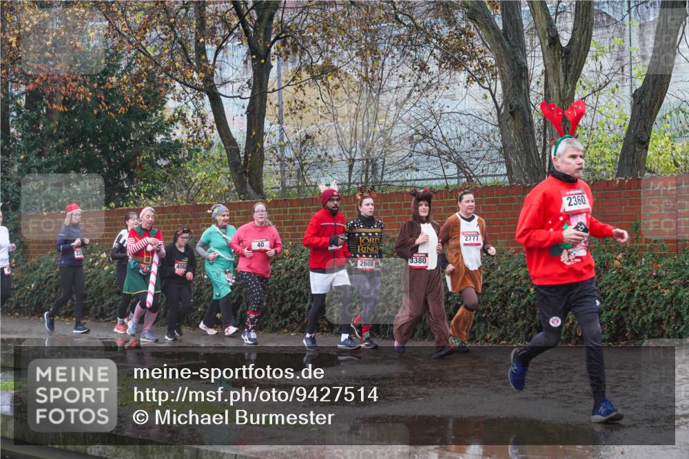 07.12.2025 - St. Pauli X-Mass-Run No. 15 Michael Burmester http://msf.ph/oto/9427514 07.12.2025 10:26:06 Laufen 406, 40, 2608, 3380, 2777, 2360 meine-sportfotos.de