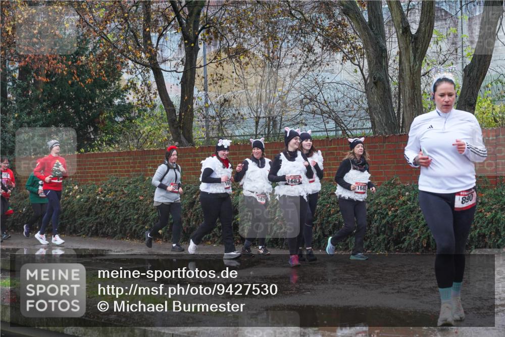 07.12.2025 - St. Pauli X-Mass-Run No. 15 Michael Burmester http://msf.ph/oto/9427530 07.12.2025 10:26:13 Laufen 1683, 1682, 890 meine-sportfotos.de