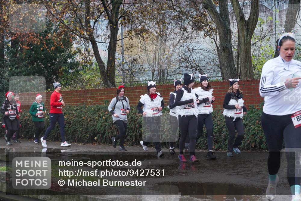 07.12.2025 - St. Pauli X-Mass-Run No. 15 Michael Burmester http://msf.ph/oto/9427531 07.12.2025 10:26:13 Laufen 2328, 1683, 1680, 488, 1681, 1682, 89 meine-sportfotos.de