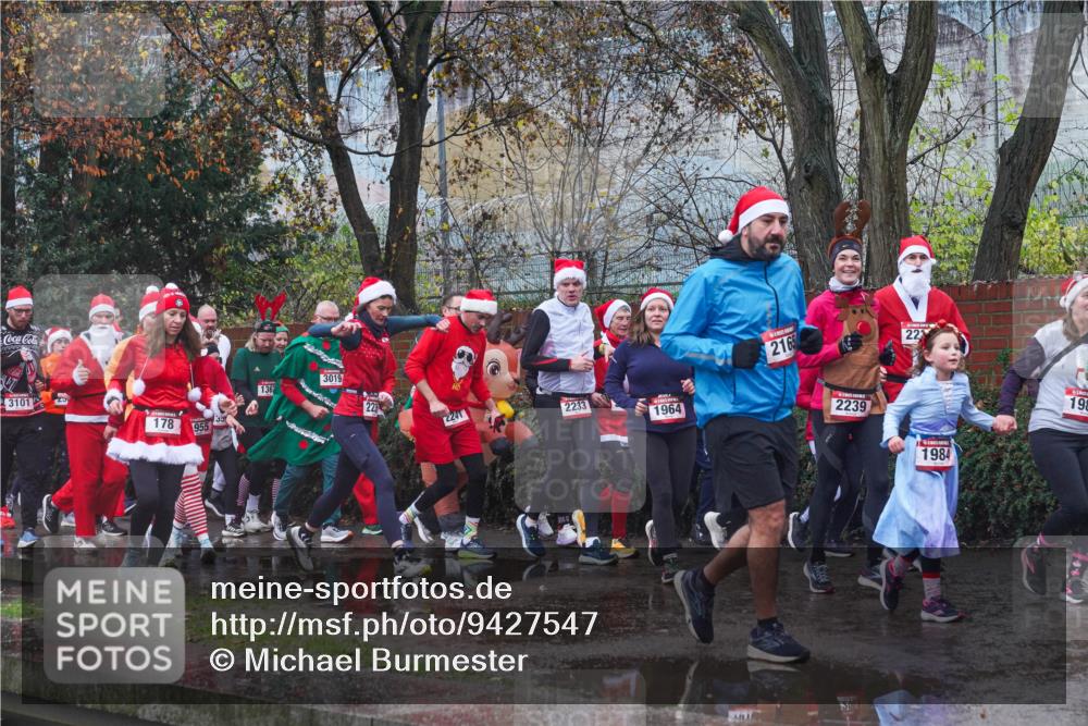 07.12.2025 - St. Pauli X-Mass-Run No. 15 Michael Burmester http://msf.ph/oto/9427547 07.12.2025 10:26:20 Laufen 3101, 178, 955, 136, 3019, 22, 216, 2241, 2233, 1964, 2239, 223, 1984, 198 meine-sportfotos.de
