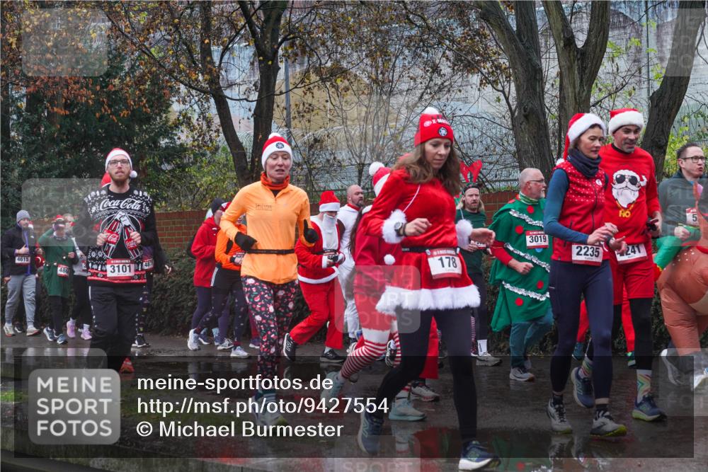 07.12.2025 - St. Pauli X-Mass-Run No. 15 Michael Burmester http://msf.ph/oto/9427554 07.12.2025 10:26:23 Laufen 4615, 486, 3101, 4879, 178, 3019, 2235, 5 meine-sportfotos.de