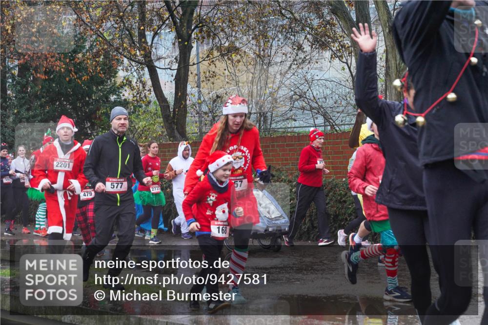 07.12.2025 - St. Pauli X-Mass-Run No. 15 Michael Burmester http://msf.ph/oto/9427581 07.12.2025 10:26:31 Laufen 191, 2201, 479, 577, 2737, 168, 100, 57, 273 meine-sportfotos.de
